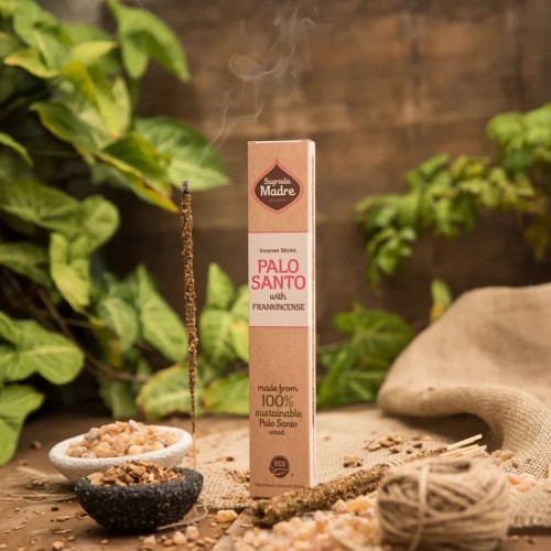 Sagrada Madre Palo Santo z Olibanum – 8 patyczków ręcznie robionych w Argentynie. 100% naturalne, z opadłych gałęzi. Czas palenia ok. 60 min. Oczyszcza, wspiera medytację, wprowadza spokój i duchową harmonię.