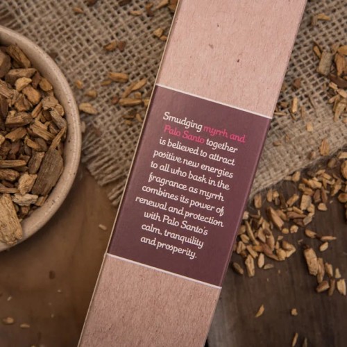 Sagrada Madre Palo Santo z Mirrą – 8 patyczków ręcznie robionych w Argentynie. 100% naturalne. Czas palenia ok. 60 min. Oczyszcza, chroni, wzmacnia intuicję i wspiera rytuały duchowe.
