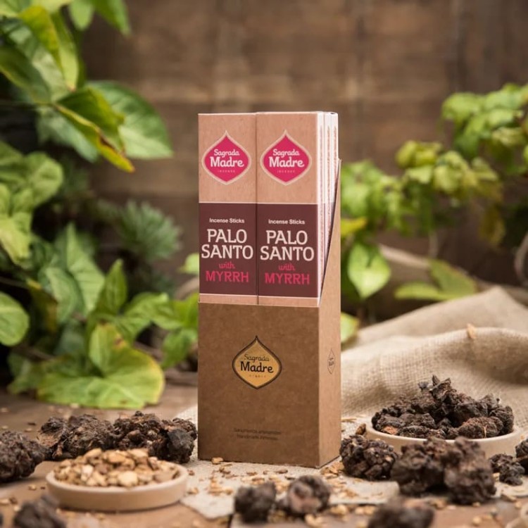 Sagrada Madre Palo Santo z Mirrą – 8 patyczków ręcznie robionych w Argentynie. 100% naturalne. Czas palenia ok. 60 min. Oczyszcza, chroni, wzmacnia intuicję i wspiera rytuały duchowe.