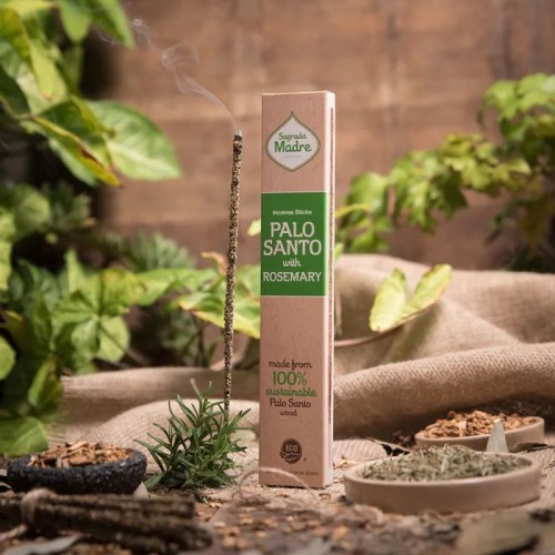 Sagrada Madre Palo Santo z Rozmarynem – 8 patyczków ręcznie robionych w Argentynie. 100% naturalne. Czas palenia ok. 60 min. Oczyszcza, wspiera koncentrację, dodaje energii i wypełnia przestrzeń świeżym, ziołowo-drzewnym aromatem.