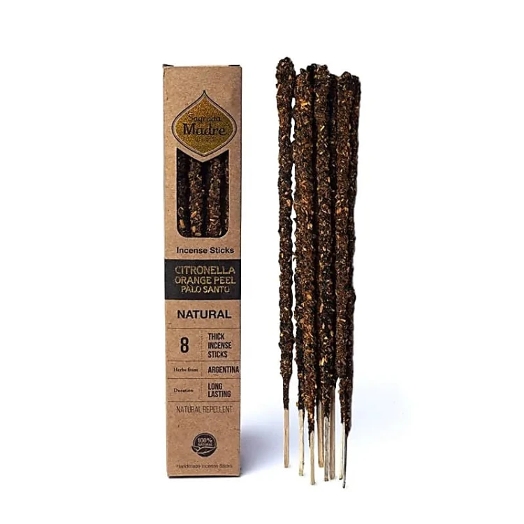 Sagrada Madre Naturalne Kadzidło z cytronellą, skórką pomarańczową i Palo Santo – 8 patyczków o świeżym aromacie, łączących oczyszczające właściwości z naturalną ochroną przed owadami.