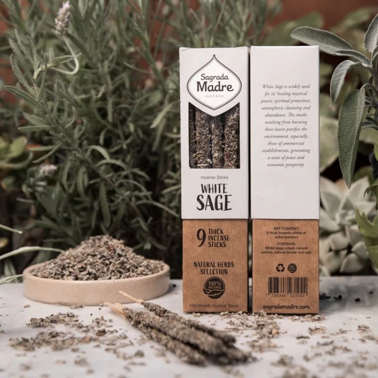 Sagrada Madre Naturalne Kadzidło z Białej Szałwii – 9 patyczków oczyszczających z dodatkiem żywicy kopalowej, wspierających harmonię, ochronę i duchową równowagę.