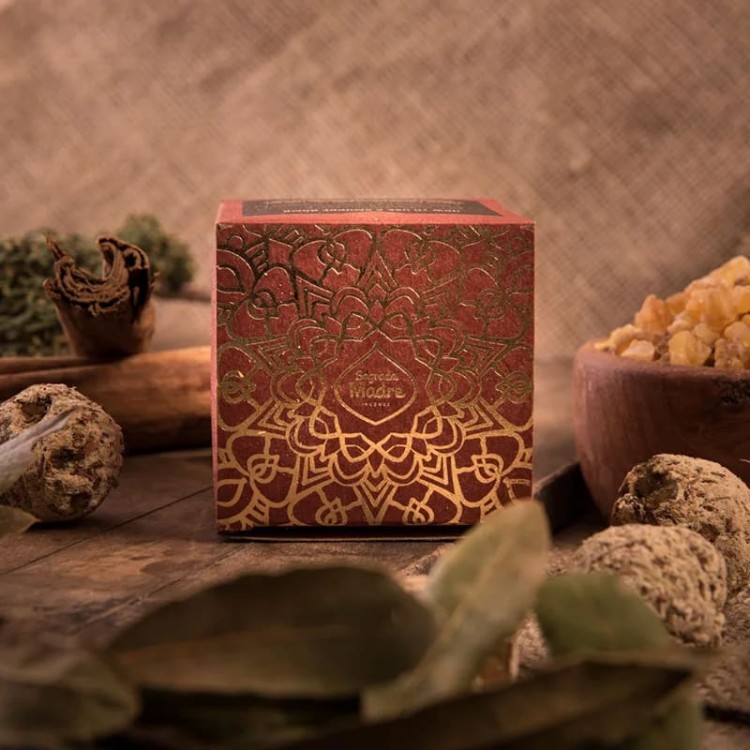 Sagrada Madre Premium Smudge Bombs – 8 sztuk oczyszczających bomb z olibanum i cynamonem. Ręcznie robione w Argentynie, 100% naturalne, Fair Trade. Do rytuałów, medytacji i oczyszczania przestrzeni.