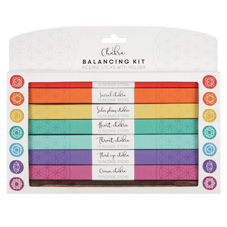 Zestaw kadzidełek „Chakra Incense Balancing” – 7 zapachów dla każdej czakry, w tym truskawka, pomarańcza, lawenda i jeżyna. W komplecie drewniana kadzielnica. Idealny do medytacji, uzdrawiania energią i harmonizacji przestrzeni.