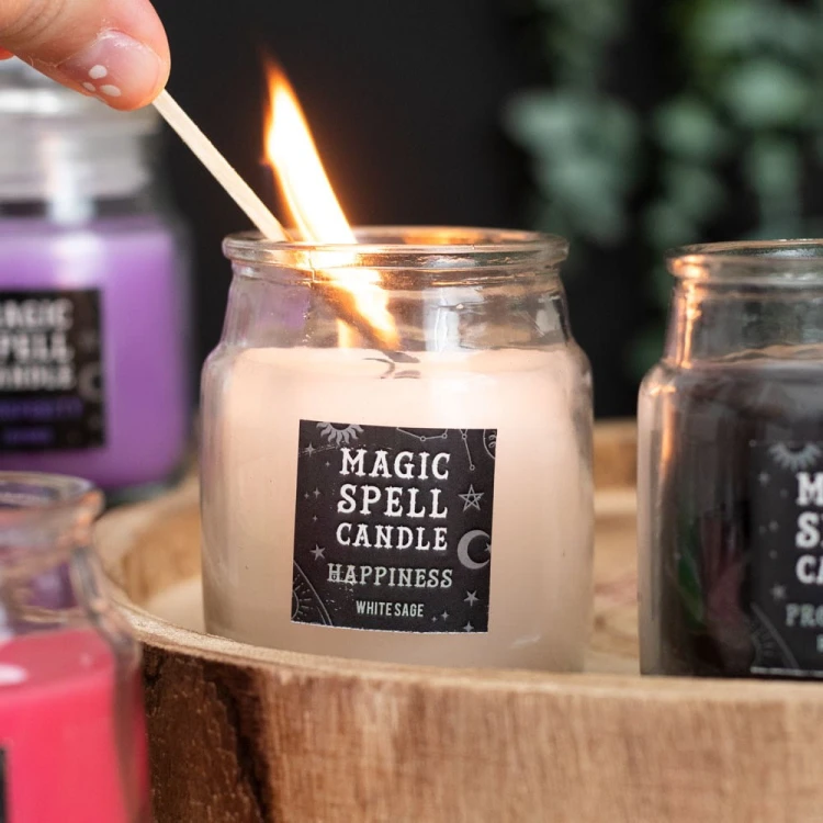 Świeca Magic Spell Candle „Happiness” w szklanym słoiku podczas rytuału oczyszczania