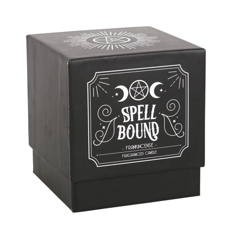 Świeca zapachowa „Spell Bound” o aromacie frankincense w czarnym szkle z korkowym wieczkiem i gotyckim designem. Idealna do medytacji, rytuałów i relaksu. Czas palenia ok. 21 h.