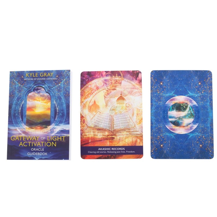 „The Gateway of Light Activation Oracle” – talia 44 kart wyroczni Kyle’a Graya z przewodnikiem (167 stron). Kosmiczna energia, ilustracje Jennifer Hawkyard.