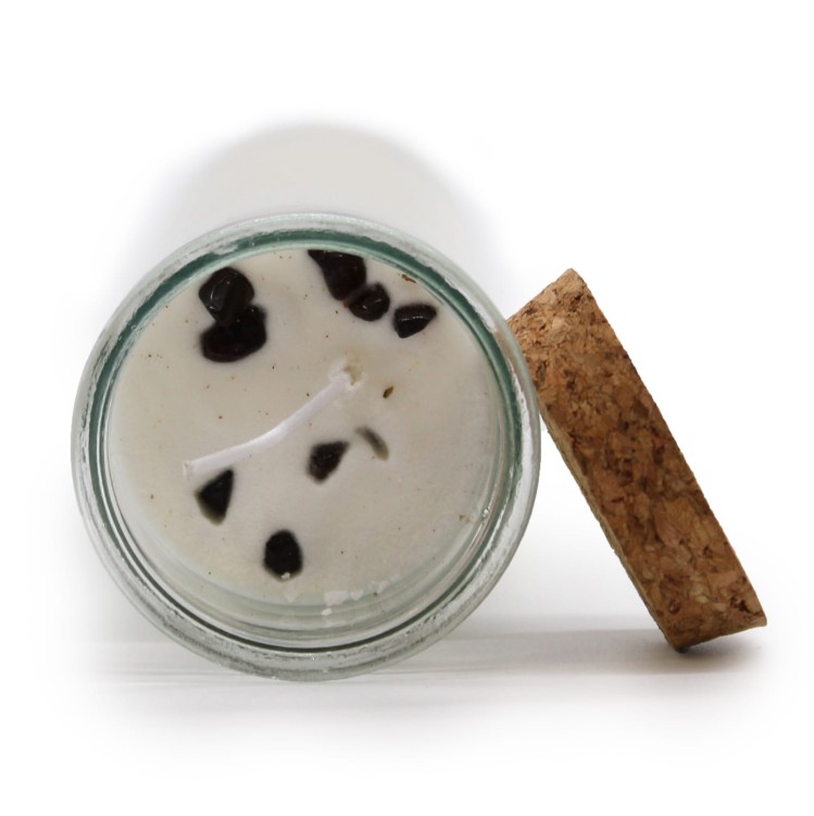 Świeca w szklanej tubie – Zaklęcie Słodkiej Zemsty z aromatem lilii i granatem krwistym. Wosk sojowy, wysokość 21 cm. Idealna do rytuałów oczyszczających, odcięcia od przeszłości i wzmacniania osobistych granic.