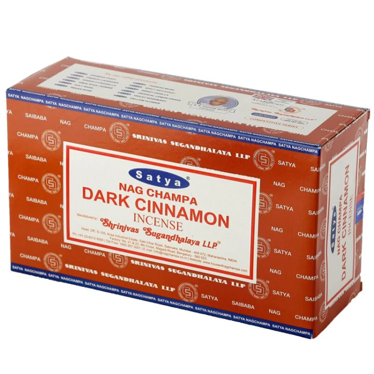 Kadzidełka Satya Dark Cinnamon 15g – intensywny, korzenny aromat cynamonu z nutami drzewa i żywicy. Ręcznie wytwarzane w Indiach, idealne do ochrony energetycznej, medytacji, relaksu i rytuałów oczyszczających.