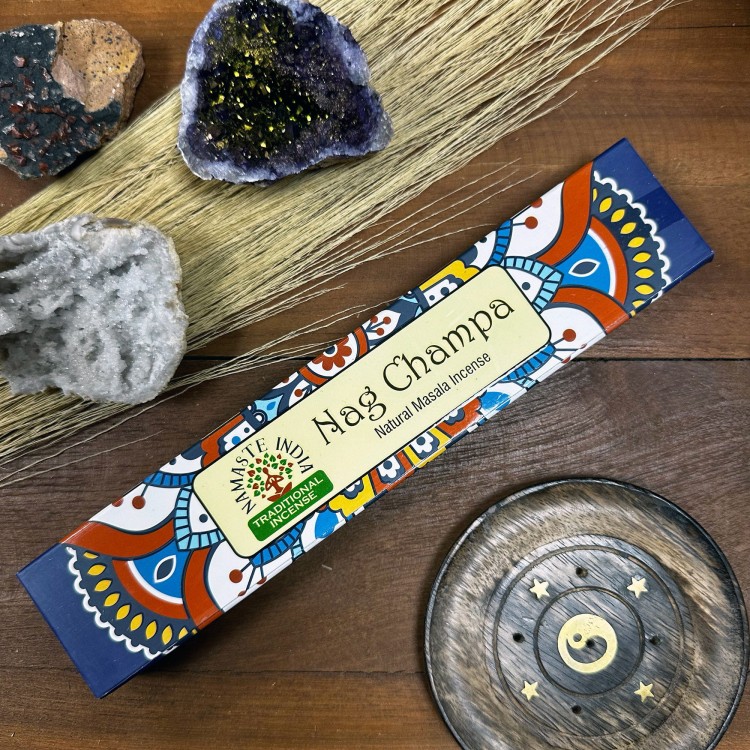 Kadzidełka Masala Namaste Mandala Nag Champa – ręcznie zwijane, o egzotycznym kadzidłowo-kwiatowym aromacie, idealne do medytacji, rytuałów i tworzenia harmonijnej przestrzeni.