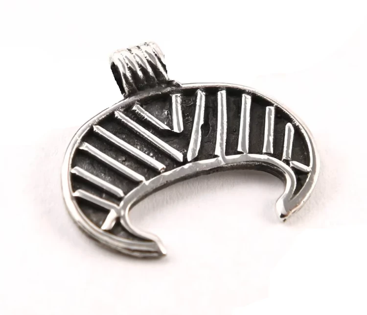 Mała Lunula z srebra 925 – historyczny amulet kobiecości i ochrony, inspirowany biżuterią słowiańską i wikińską. Symbol intuicji, płodności i mocy księżyca. Ręcznie wykonana replika, idealna do rytuałów i codziennego noszenia.