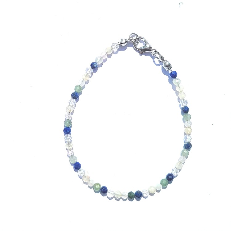 Bransoletka z lapis lazuli, kryształu górskiego, cytrynu, kamienia księżycowego i zielonego fluorytu. Ręcznie robiona. Symbol harmonii żywiołów, jasności umysłu, intuicji i ochrony.