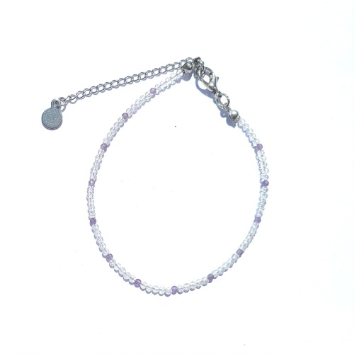 Bransoletka z kryształu górskiego i ametystu, ręcznie robiona. Symbol oczyszczenia, spokoju i wyższej wibracji. Kryształ wzmacnia moc ametystu, oczyszcza aurę i wspiera medytację oraz duchową harmonię.