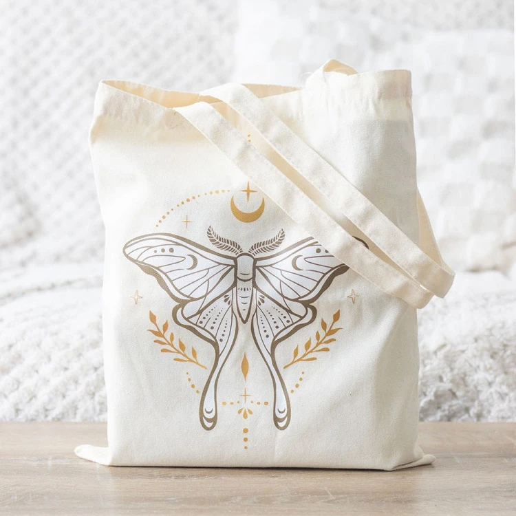Polycotton tote bag z motywem ćmy księżycowej. Trwała, pojemna i stylowa torba idealna na zakupy, książki i codzienne drobiazgi.