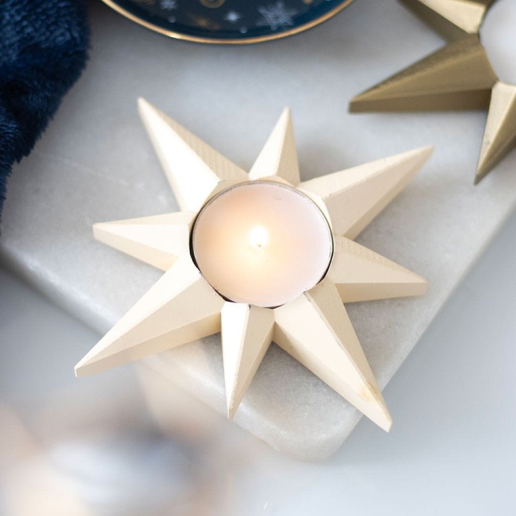 White Star – świecznik na tealight w kształcie białej gwiazdy. Elegancki dodatek do wnętrz i świątecznych dekoracji. Wykonany z żywicy.