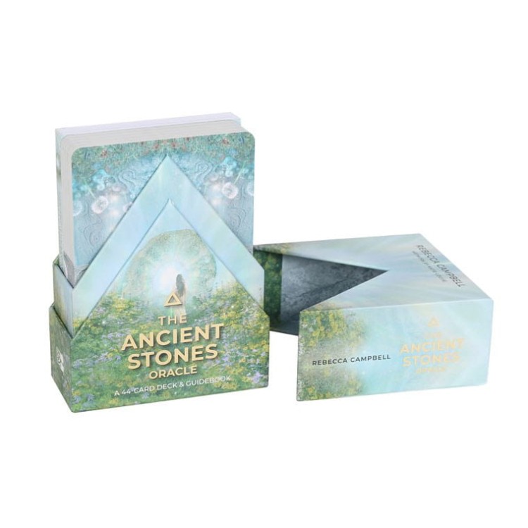 Otwarta talia The Ancient Stones Oracle z pudełkiem i książeczką przewodnika