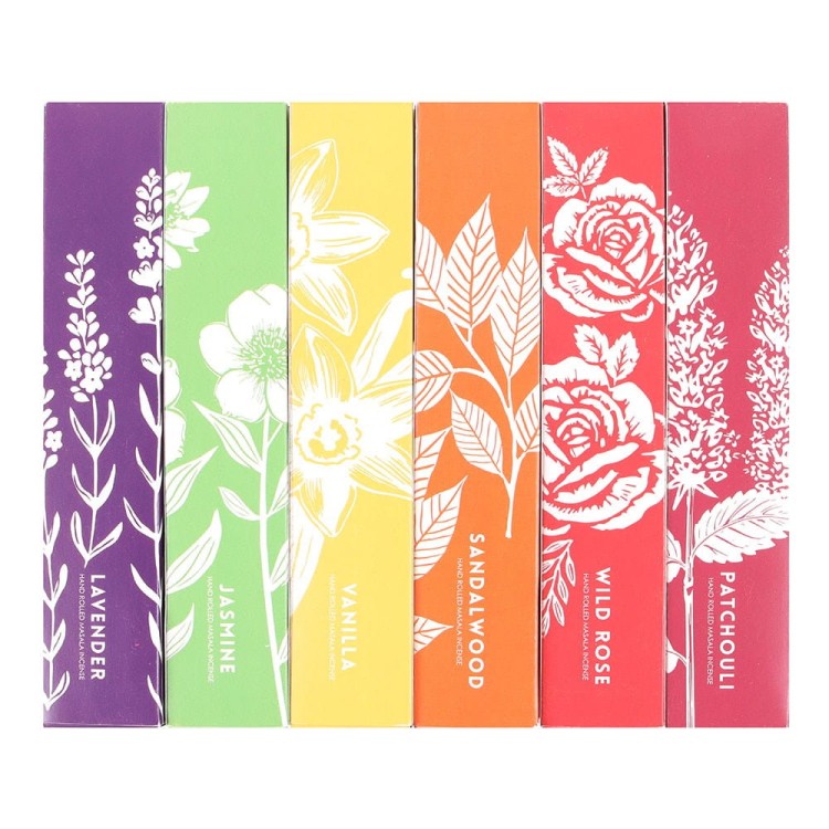 Zestaw sześciu kadzideł Botanicals w kolorowych opakowaniach – lawenda, jaśmin, wanilia, sandałowiec, dzika róża, paczula.