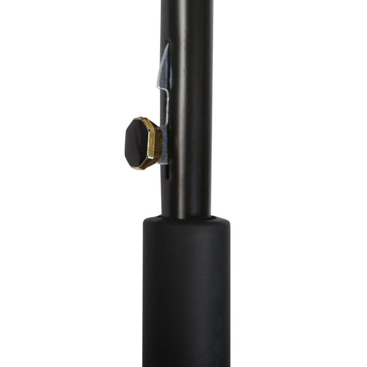 Zbliżenie na detal rączki i metalowe wykończenie.