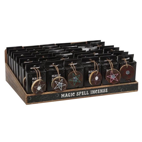 Zestaw kadzidełek Magic Spell Incense różnych wersji zapachowych z widocznym amuletem ochronnym.