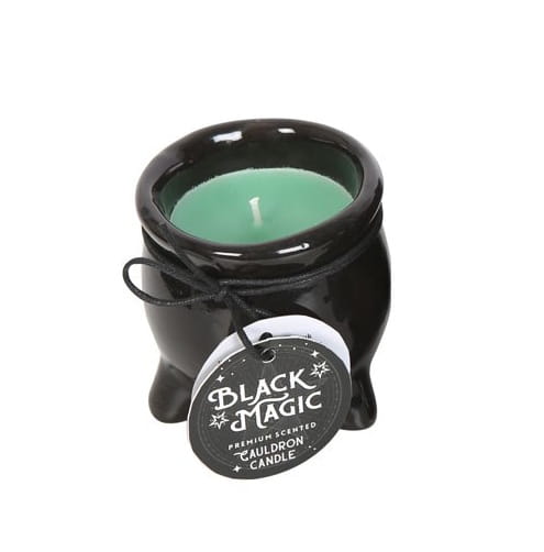 Zielona świeca rytualna Black Magic Luck w czarnym kociołku – symbol szczęścia i obfitości.