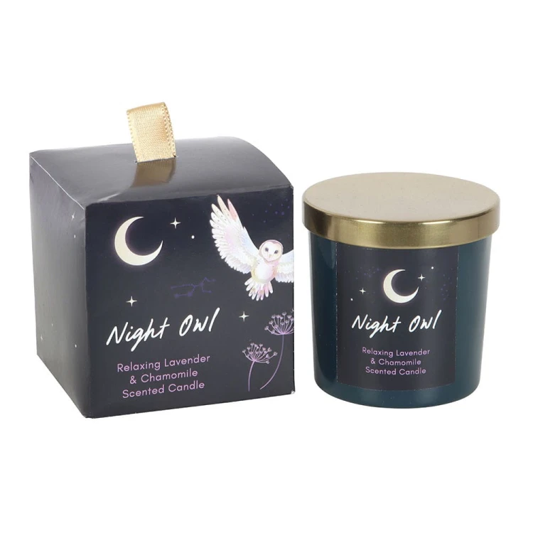 Świeca Night Owl w ozdobnym opakowaniu z motywem księżyca i sowy – idealna na prezent.