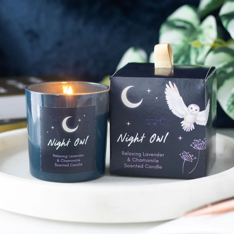 Płonąca świeca Night Owl – wieczorny rytuał wyciszenia i ukojenia.