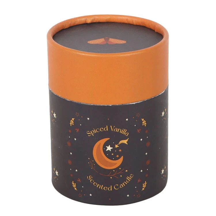 Świeca Autumn Magic Spiced Vanilla w ozdobnym kartonowym opakowaniu z motywem księżyca.
