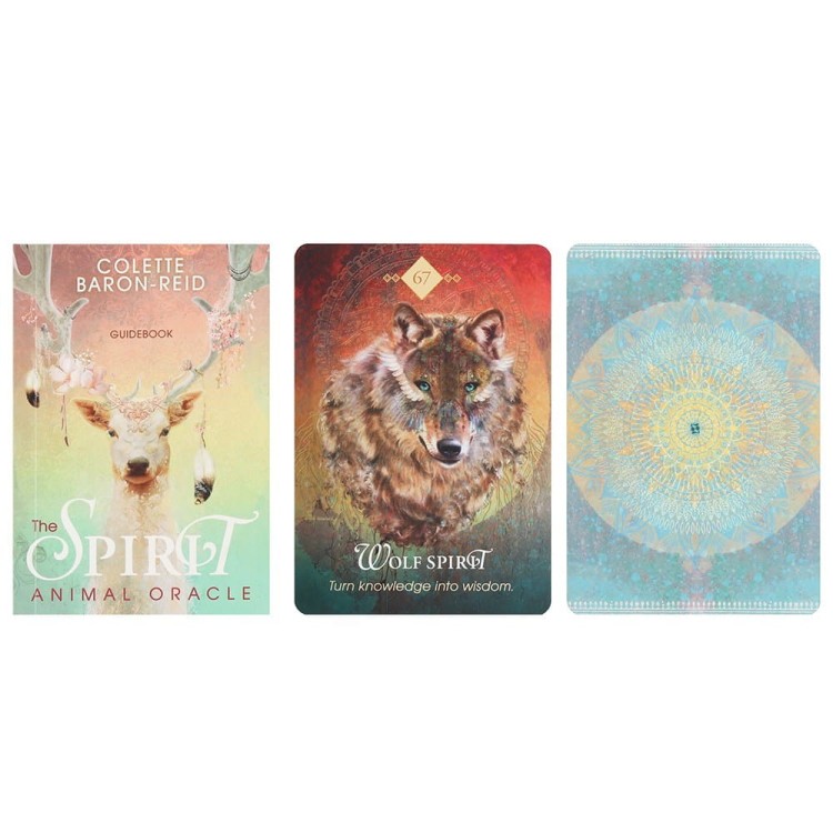 Książeczka i przykładowe karty z talii The Spirit Animal Oracle – wilk i mandala.