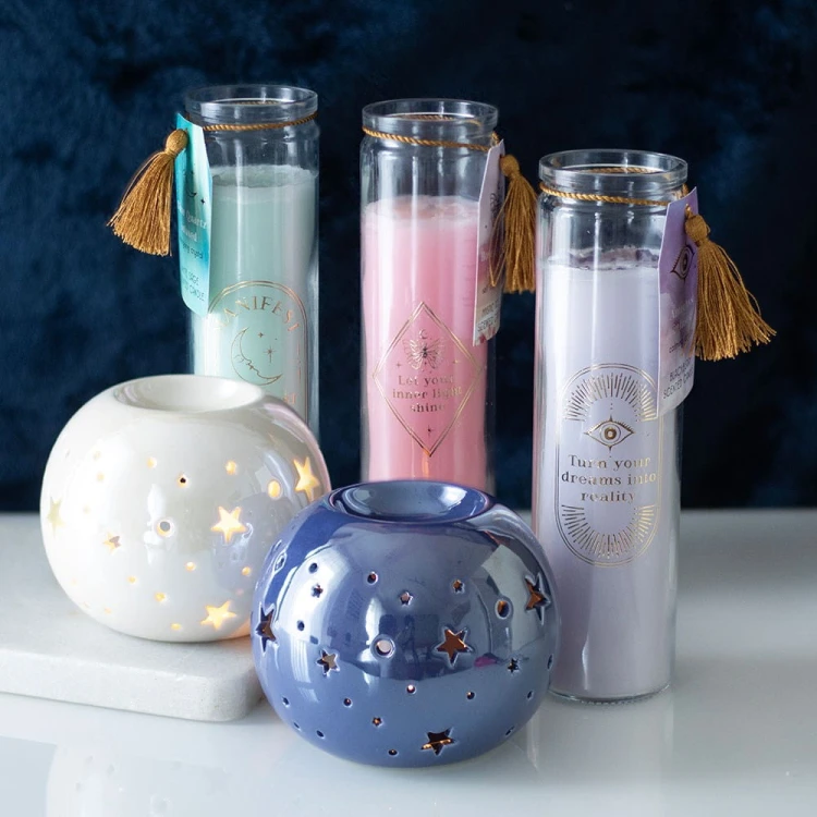 Rytualna świeca tube candle White Sage z kryształkami górskiego kryształu.
