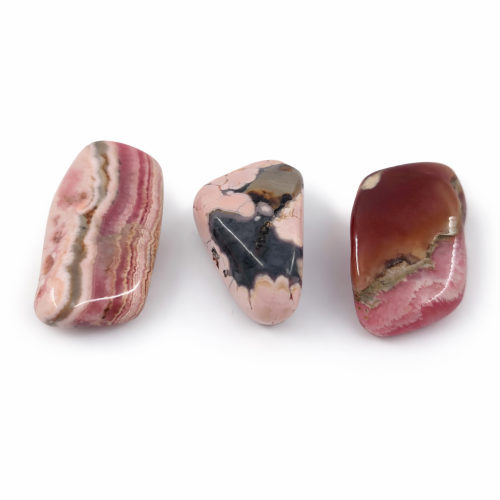 Polerowany rodochrozyt – kamień miłości własnej i uzdrawiania emocji o ciepłej, sercowej energii.