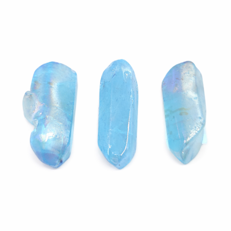 Mały kryształ aury niebieskiej o spokojnej, harmonizującej energii.