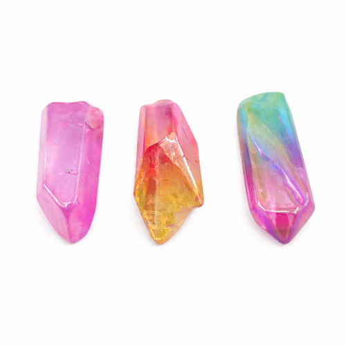 Mały kryształ aury tęczowej o harmonizującej, wielowymiarowej energii.