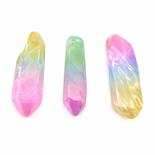 Duży kryształ aury tęczowej o silnej, harmonizującej energii.