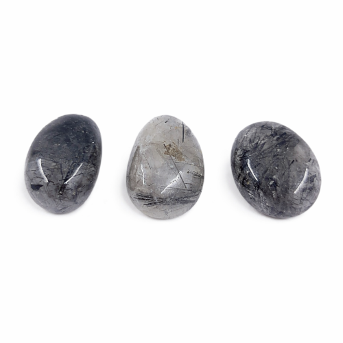 Kryształ z turmalinem z Brazylii o ochronnej i klarownej energii.