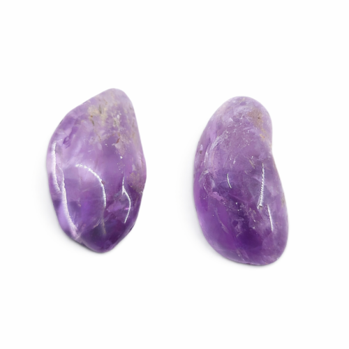 Owalny ametyst o wyciszającej i intuicyjnej energii.