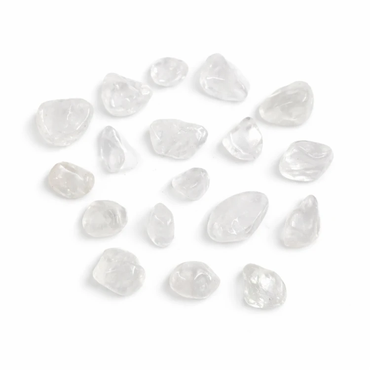 Drobny polerowany kryształ górski o oczyszczającej i wzmacniającej energii.