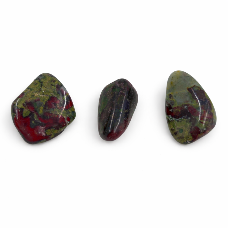 Polerowany Smoczy Kamień o ochronnej, uziemiającej energii i motywie zielono-czerwonych struktur.