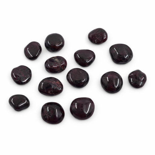 Polerowany granat o energetyzującej, wzmacniającej witalność energii.