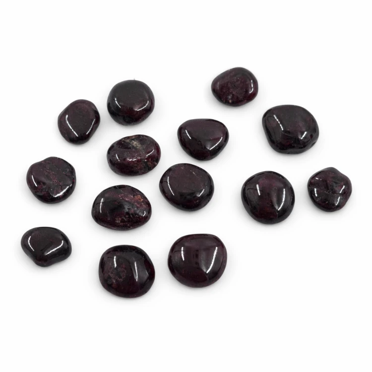 Polerowany granat o energetyzującej, wzmacniającej witalność energii.