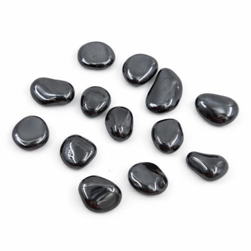 Polerowany hematyt o uziemiającej, stabilizującej energii ochronnej.