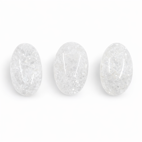 Bębnowany kwarc lodowy – jasny kamień o oczyszczającej energii klarowności i spokoju.