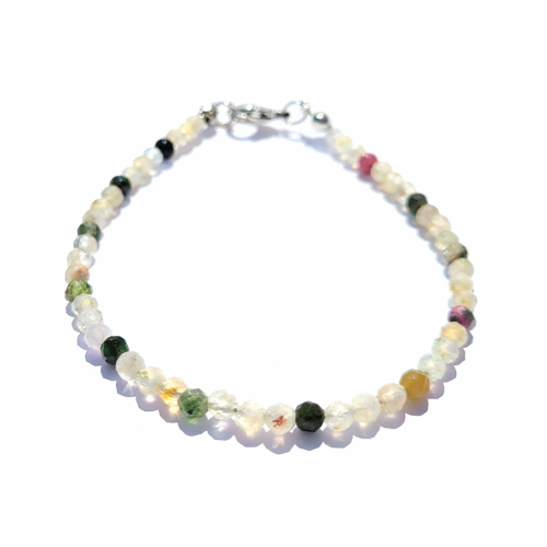 Bransoletka z naturalnego kolorowego turmalinu, ręcznie robiona w Polsce. Harmonizuje czakry, chroni energetycznie, oczyszcza emocje i wspiera rozwój duchowy.