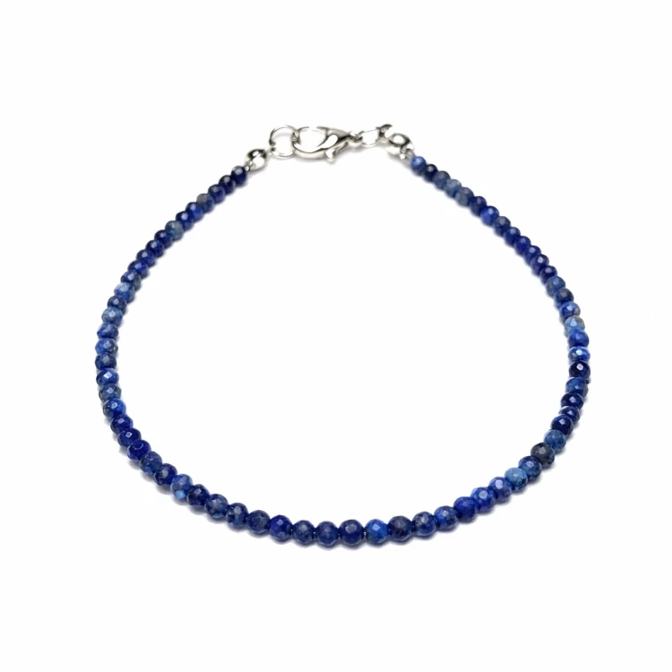 Bransoletka z naturalnego Lapis Lazuli, ręcznie robiona w Polsce. Kamień mądrości i prawdy, wspiera intuicję, rozwój duchowy, jasną komunikację i ochronę energetyczną.