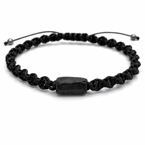 Bransoletka z surowym czarnym turmalinem na czarnej plecionce. Ręcznie robiona w Polsce. Silny amulet ochronny – oczyszcza aurę, uziemia i wzmacnia energię.