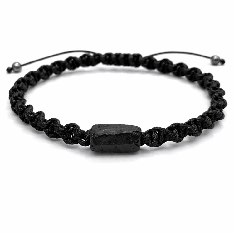 Bransoletka z surowym czarnym turmalinem na czarnej plecionce. Ręcznie robiona w Polsce. Silny amulet ochronny – oczyszcza aurę, uziemia i wzmacnia energię.