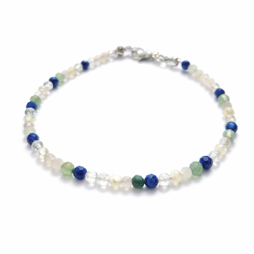 Bransoletka z lapis lazuli, kryształu górskiego, cytrynu, kamienia księżycowego i zielonego fluorytu. Ręcznie robiona. Symbol harmonii żywiołów, jasności umysłu, intuicji i ochrony.