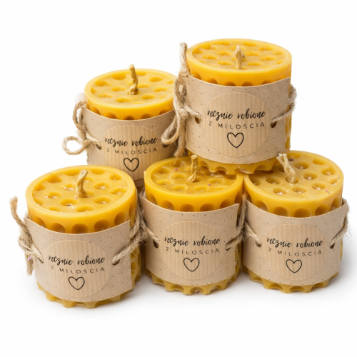 Pięć Żółtych świec z wosku pszczelego – handmade 6x5,5 cm. Naturalny zapach miodu, długie spalanie i wyjątkowy klimat. Idealna do relaksu i dekoracji.