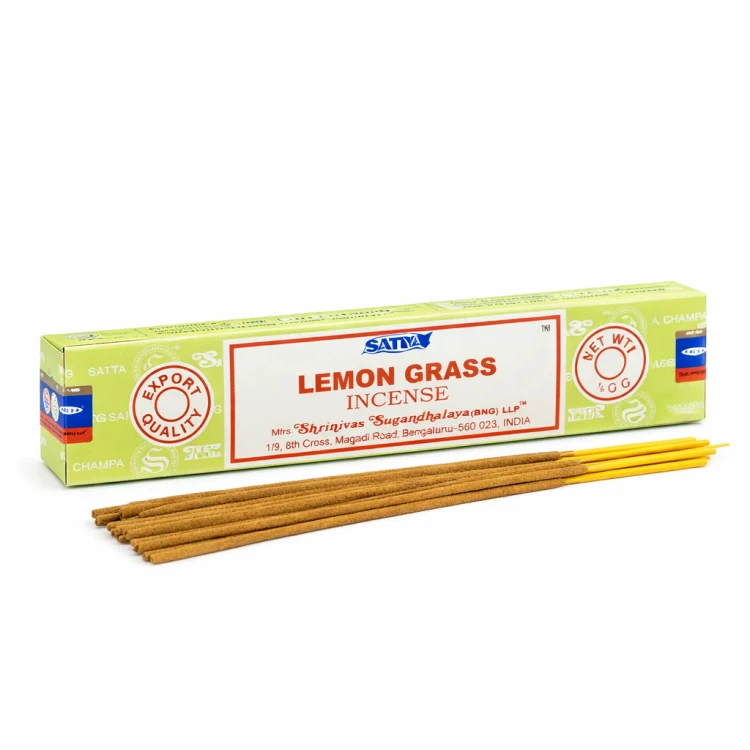 Zapach: Lemon Grass Kolekcja kadzidełek Satya charakteryzuje sie bardzo przyjemną harmonią zapachu która zostaje w pomieszczeniu na długi czas po wypaleniu kadzidełka.