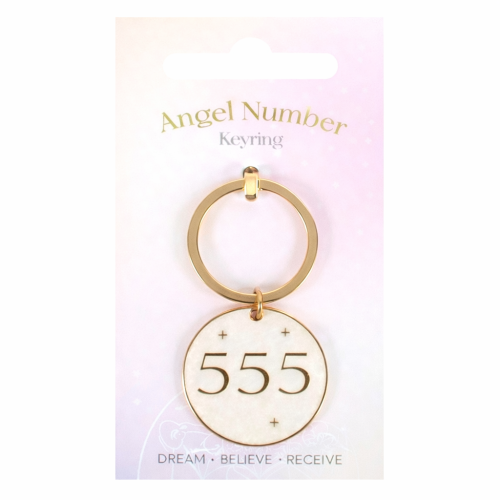 Brelok z liczbą anielską 555 – symbol zmian i duchowej przemiany
