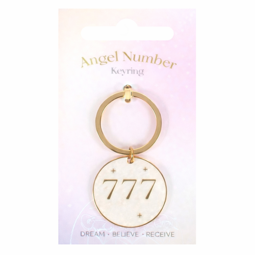Brelok z liczbą anielską 777 – symbol szczęścia i boskiej synchronii